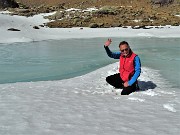 04 Laghetto di Pietra Quadra (2116 m ) in lento disgelo